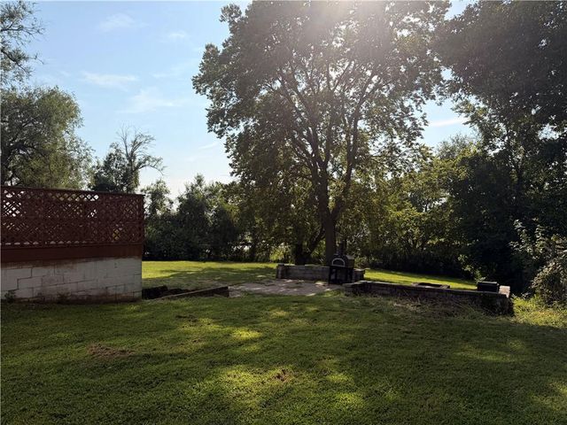 4004 Denton Road, Kansas City, MO 64133