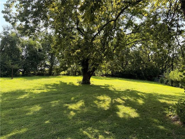 4004 Denton Road, Kansas City, MO 64133