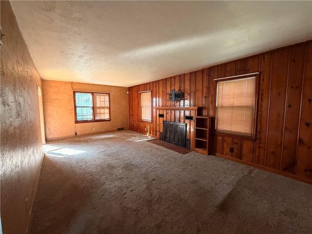 4004 Denton Road, Kansas City, MO 64133
