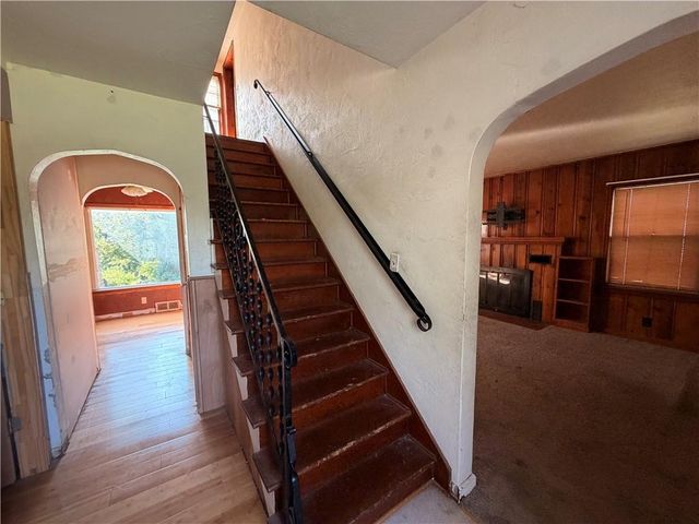 4004 Denton Road, Kansas City, MO 64133