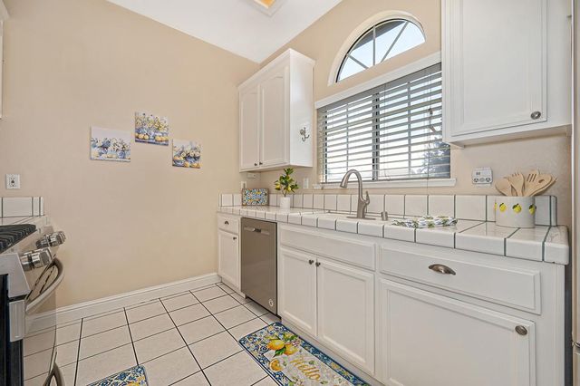 1578 E J, Oakdale, CA 95361
