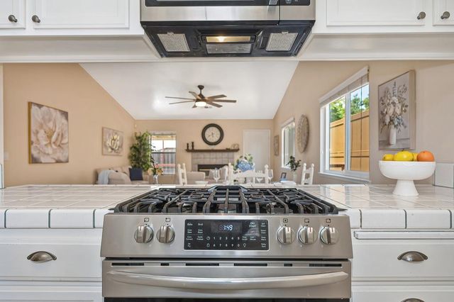 1578 E J, Oakdale, CA 95361