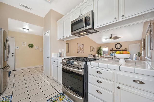 1578 E J, Oakdale, CA 95361