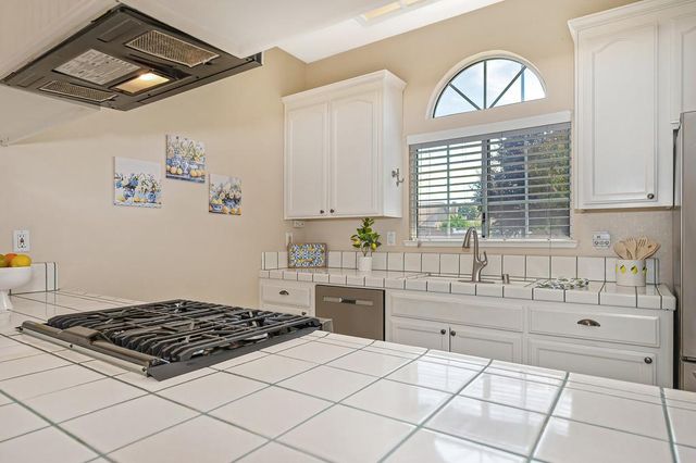 1578 E J, Oakdale, CA 95361