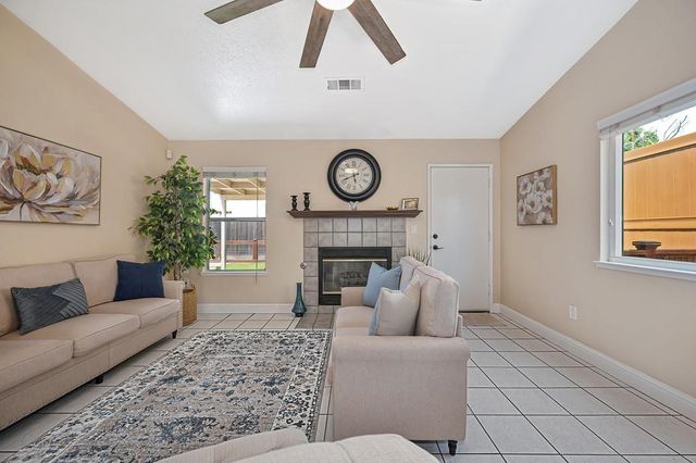 1578 E J, Oakdale, CA 95361
