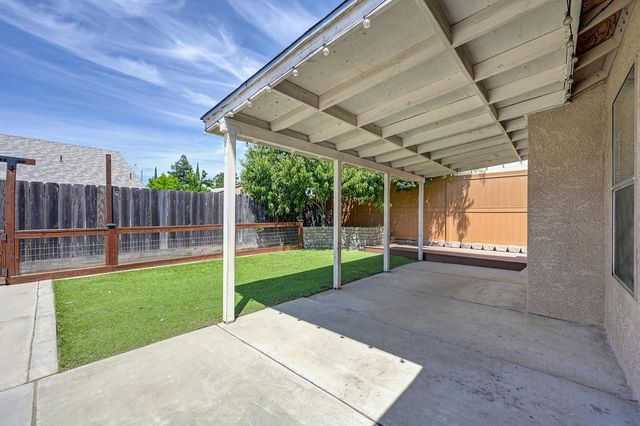 1578 E J, Oakdale, CA 95361