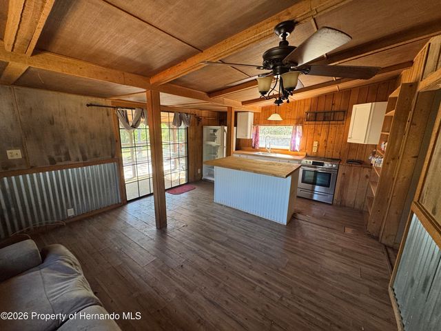 32404 Marchmont Circle, Dade City, FL 33523