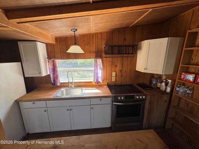 32404 Marchmont Circle, Dade City, FL 33523