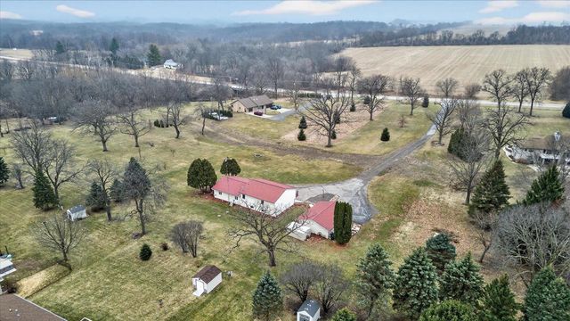 3636 W Rockport Road, Janesville, WI 53548