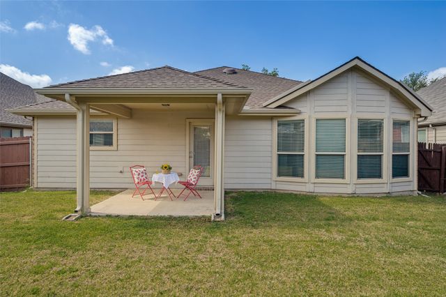 1701 Sparrow Lane, Aubrey, TX 76227