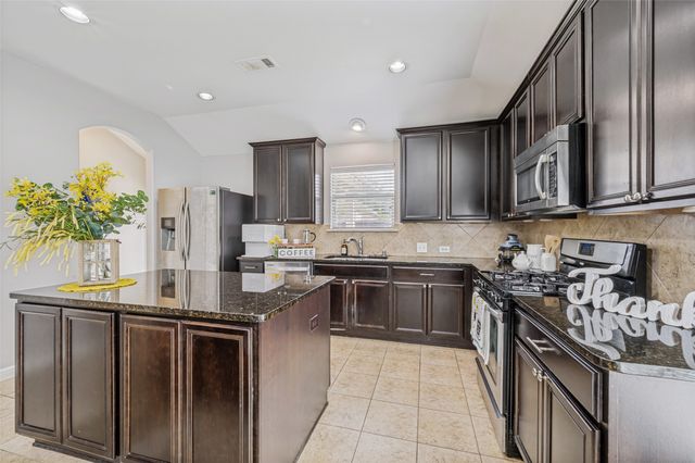 1701 Sparrow Lane, Aubrey, TX 76227