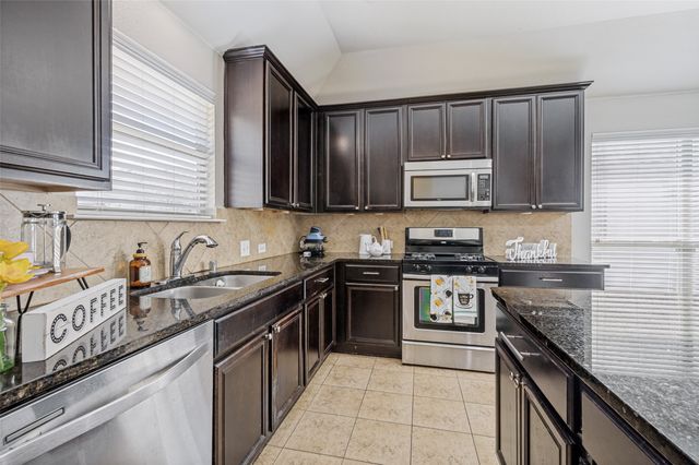 1701 Sparrow Lane, Aubrey, TX 76227