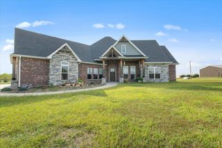 13167 Sportsmans DR, Hallsville, MO 65255