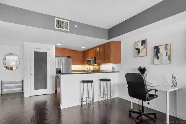 875 G St 512, San Diego, CA 92101