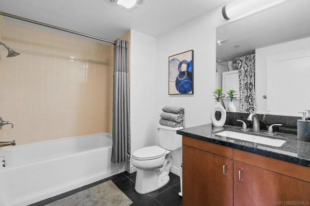 875 G St 512, San Diego, CA 92101