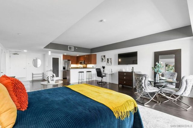 875 G St 512, San Diego, CA 92101