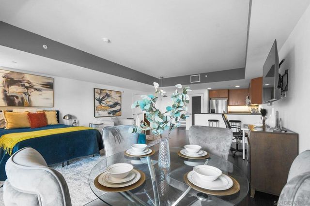 875 G St 512, San Diego, CA 92101