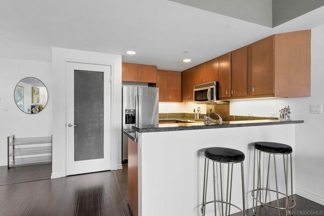 875 G St 512, San Diego, CA 92101
