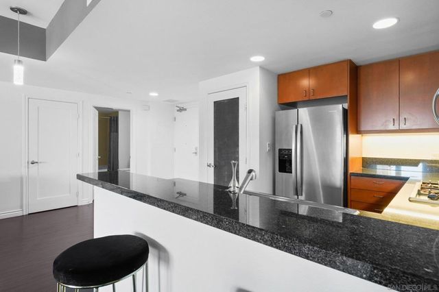 875 G St 512, San Diego, CA 92101