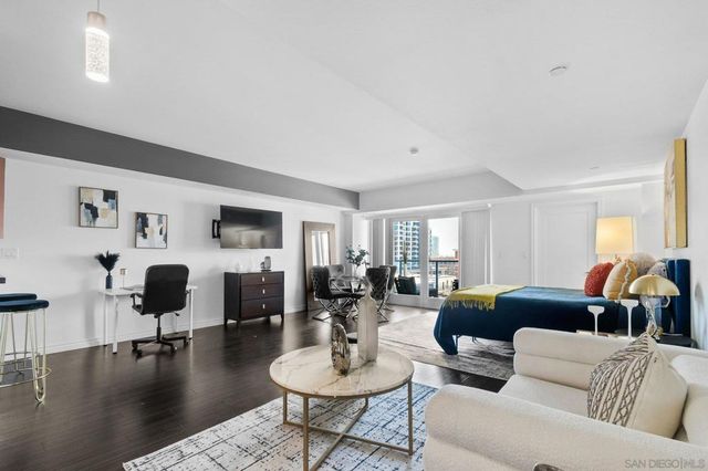 875 G St 512, San Diego, CA 92101