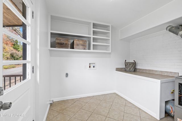 107 W Newcomb Rd, Oak Ridge, TN 37830