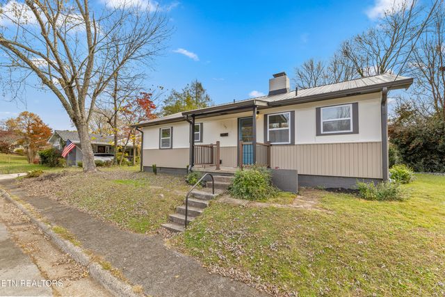 107 W Newcomb Rd, Oak Ridge, TN 37830