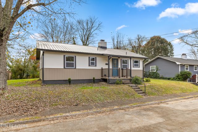 107 W Newcomb Rd, Oak Ridge, TN 37830