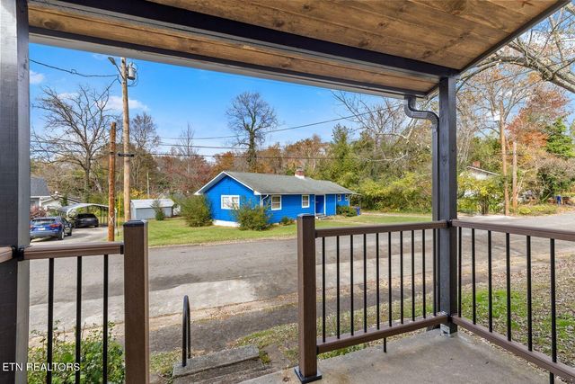 107 W Newcomb Rd, Oak Ridge, TN 37830