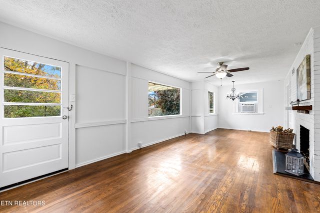 107 W Newcomb Rd, Oak Ridge, TN 37830