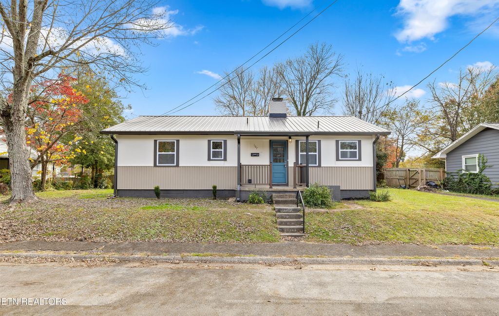 107 W Newcomb Rd, Oak Ridge, TN 37830