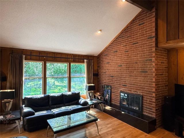 917 E 1264 Road, Lawrence, KS 66047