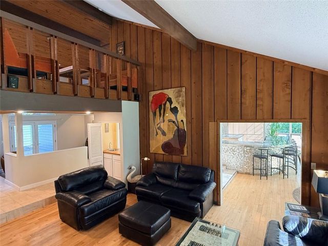 917 E 1264 Road, Lawrence, KS 66047