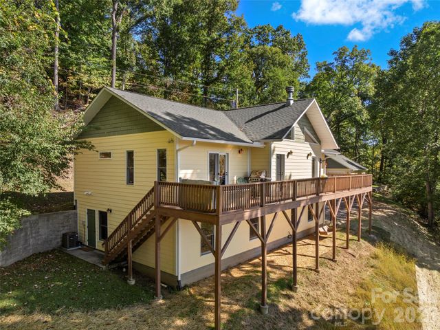 88 Brown Bear Way, Waynesville, NC 28786