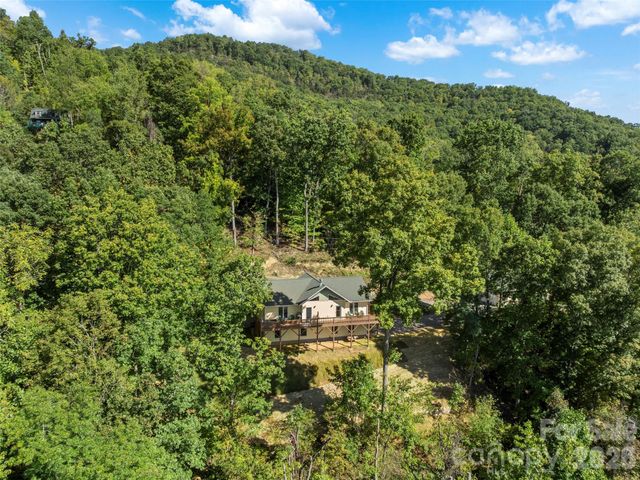 88 Brown Bear Way, Waynesville, NC 28786