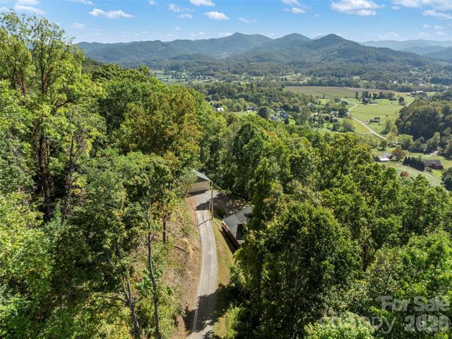 88 Brown Bear Way, Waynesville, NC 28786