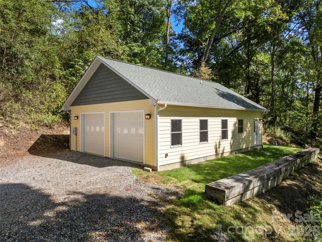 88 Brown Bear Way, Waynesville, NC 28786