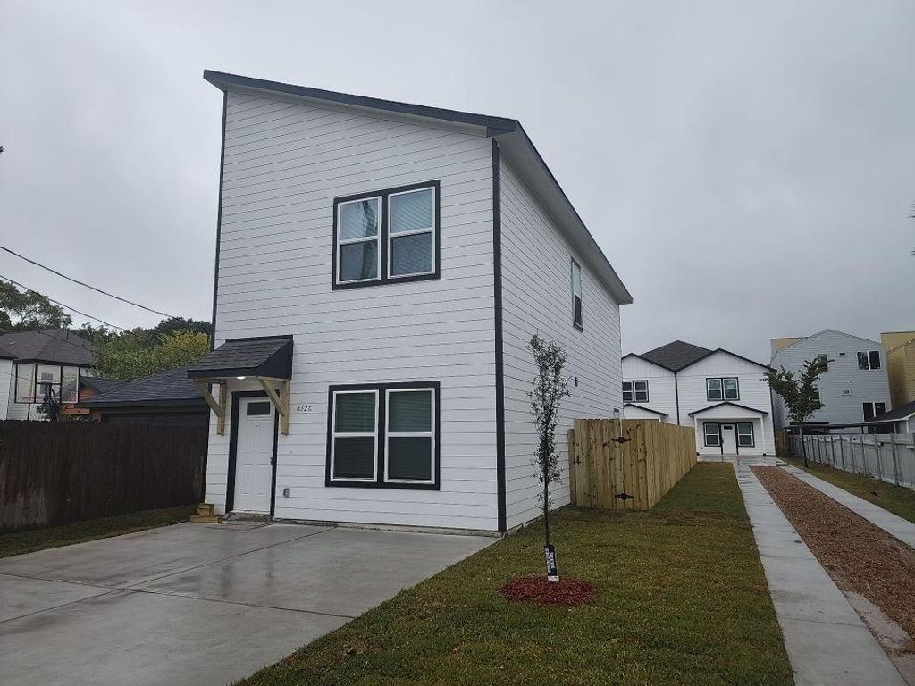 832 Elkhart Street C, Houston, TX 77091