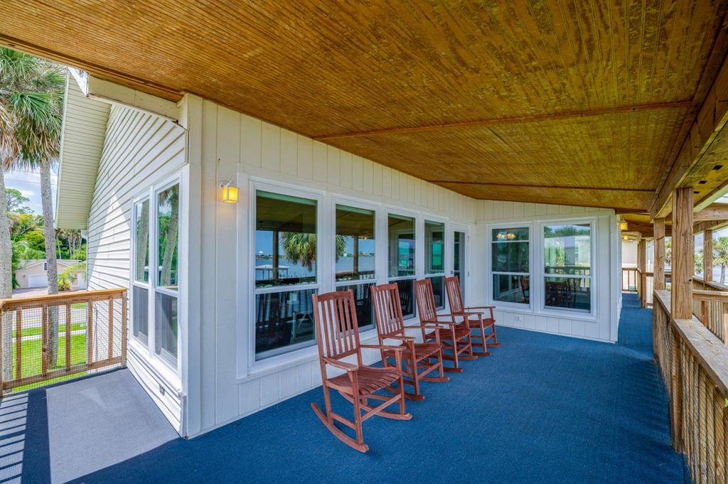 Image 13 of property listing at 1633 RIVERSIDE DRIVE, Daytona Beach, FL 32117