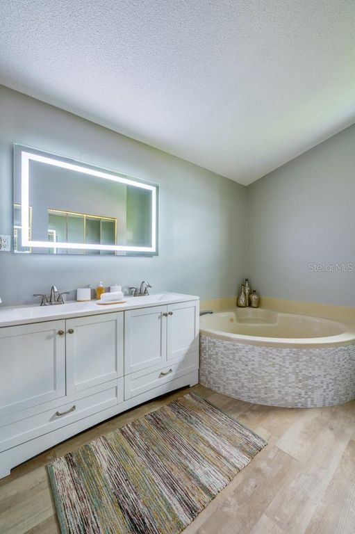 Image 20 of property listing at 1633 RIVERSIDE DRIVE, Daytona Beach, FL 32117