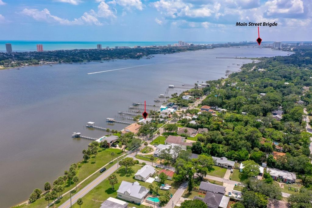 Image 3 of property listing at 1633 RIVERSIDE DRIVE, Daytona Beach, FL 32117