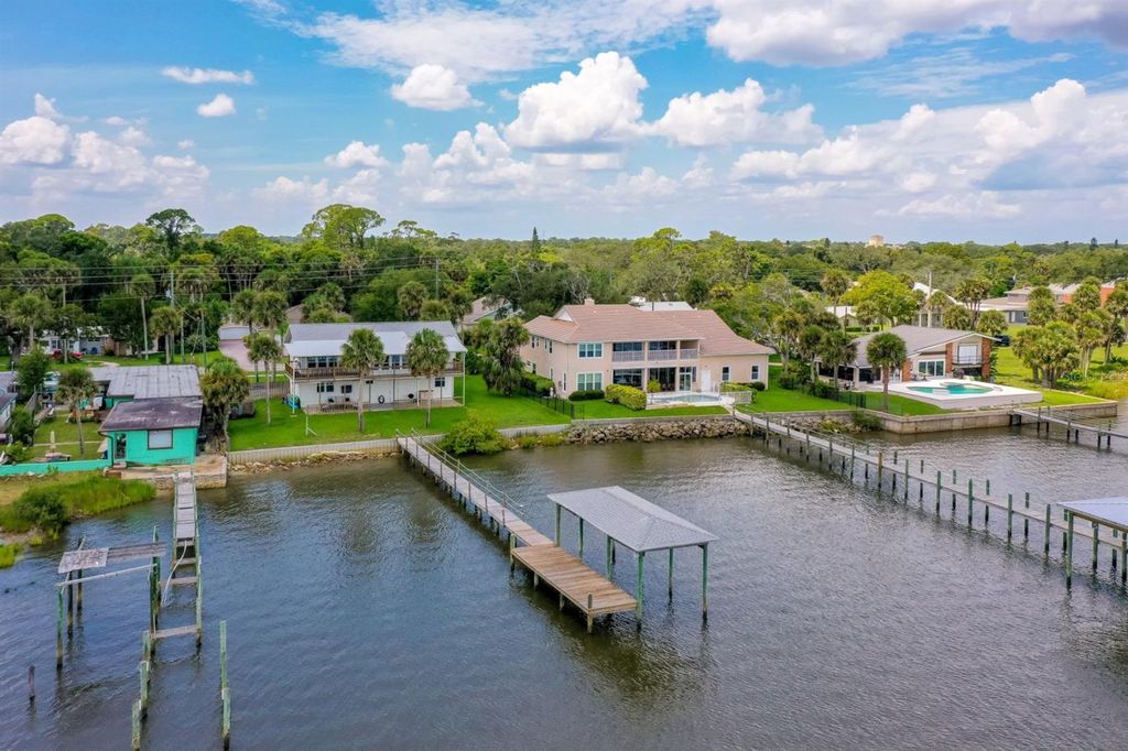 Image 4 of property listing at 1633 RIVERSIDE DRIVE, Daytona Beach, FL 32117