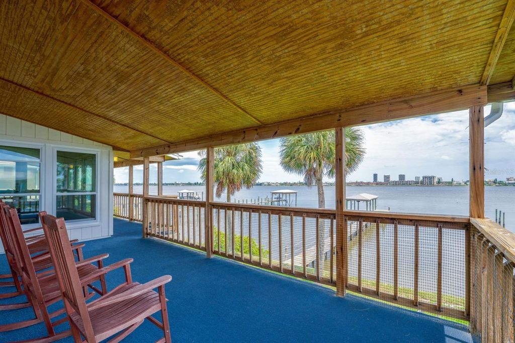 Image 5 of property listing at 1633 RIVERSIDE DRIVE, Daytona Beach, FL 32117