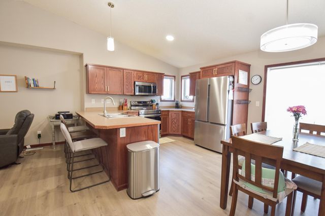 706 14TH Avenue E, West Fargo, ND 58078