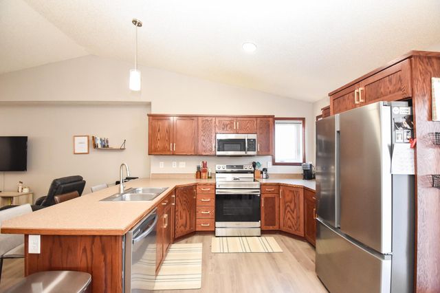 706 14TH Avenue E, West Fargo, ND 58078