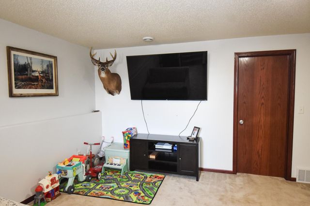 706 14TH Avenue E, West Fargo, ND 58078