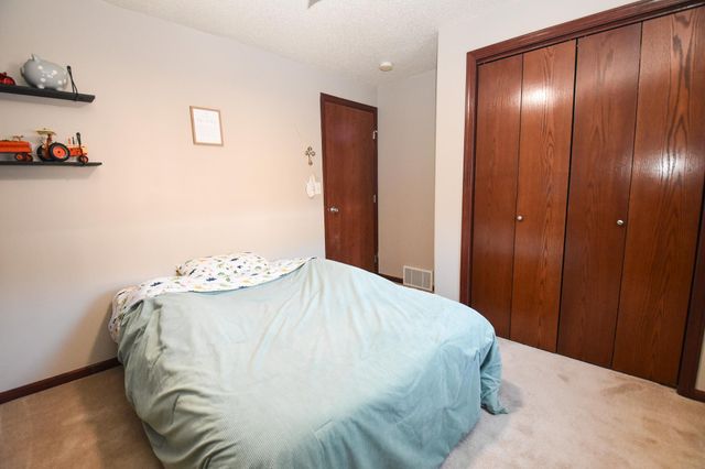 706 14TH Avenue E, West Fargo, ND 58078