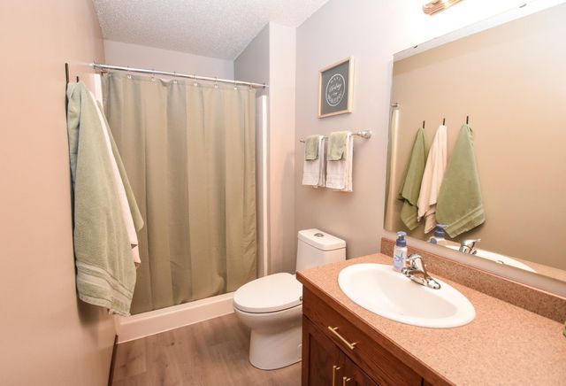 706 14TH Avenue E, West Fargo, ND 58078