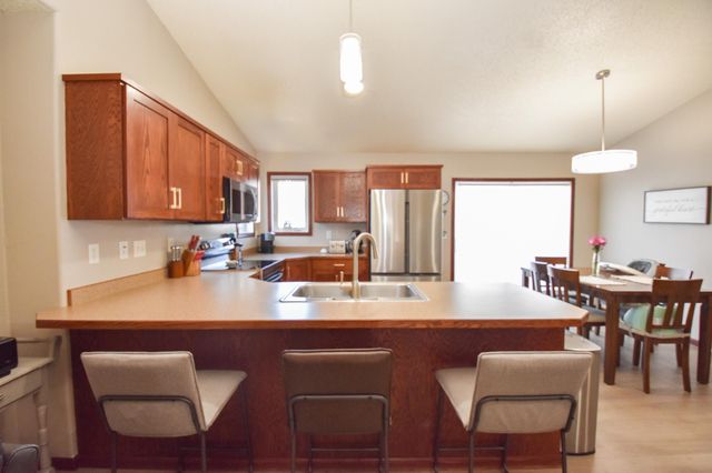 706 14TH Avenue E, West Fargo, ND 58078