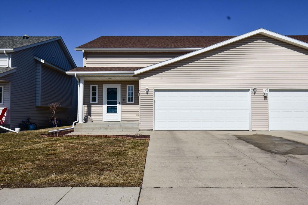 706 14TH Avenue E, West Fargo, ND 58078