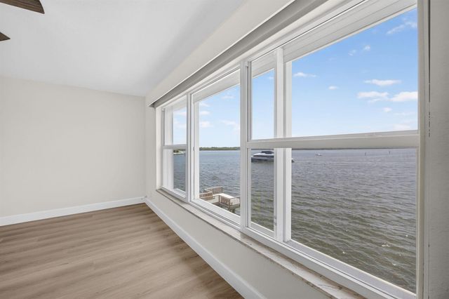 52 Yacht Club Drive 305, North Palm Beach, FL 33408